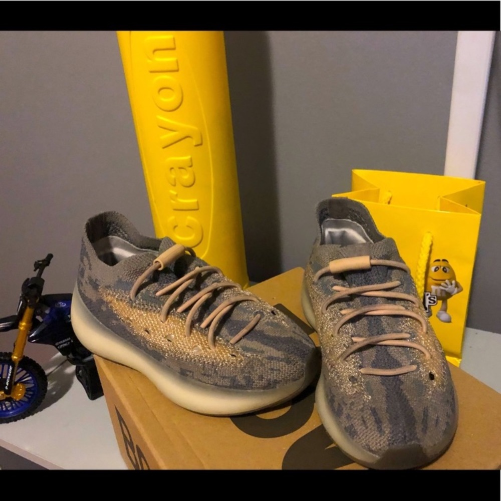 Yeezy toddler mist 9.5c